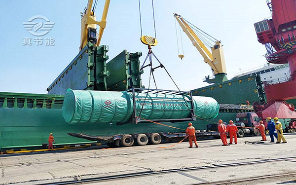 豆腐渣烘干機(jī)吊裝現(xiàn)場 豆腐渣烘干機(jī)吊裝現(xiàn)場